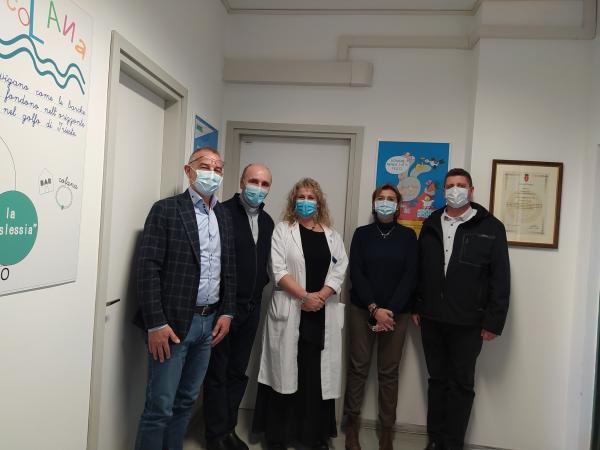 Foto direttori del Burlo Garofolo dott. Stefano Dorbolò e dott.ssa Serena Sincovich, Fari Barbara , il Vescovo dell'Eparchia di Oradea Monsignor Virgil Bercea e Don Eduard Roman