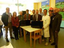 Foto donazione dei televisori da parte di Lions Club Trieste e provincia